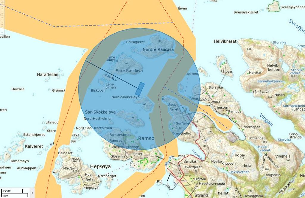 Figur 14: Ovesikt over kilenot (sørøst for anlegg). Kilenotens koordinater er hentet ut fra NorgeiBilder.no. Fortøyningene er stipulert etter forhodet 1/3 (dybde/lengde). Målestokk ca. 1:1500.