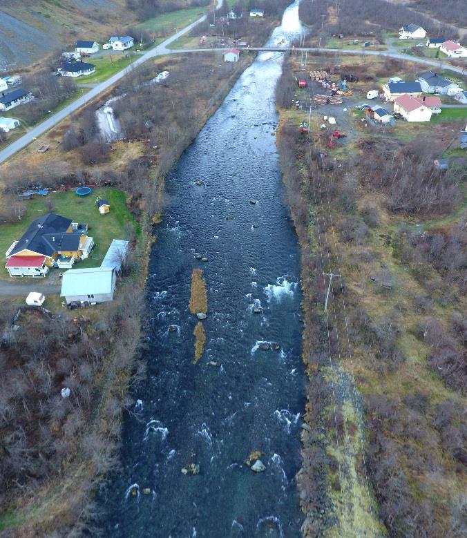 I boka "Nord-norske lakseelver" fra 1964 beskriver Magnus Berg vassdraget før utbygging (sitat): "Elva er temmelig slakk uten særlig strie stryk.