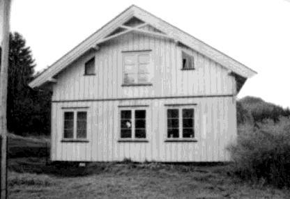 Tidlig på 1900-tallet ble huset forlenget med ett rom, slik at det fikk enkeltbreddet