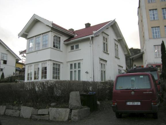 (0702-101-044) Huset i Hvitsteinbakken