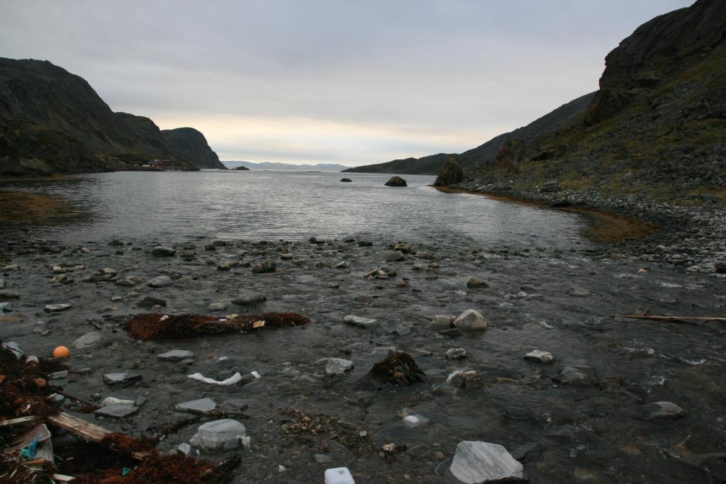 Figur 18. Utløpet av elva i Myrfjordbotn Nedslagsfeltet er lite og vannmengden i elva er utelukker noen særlig verdi for fisken og fisket i vannet.