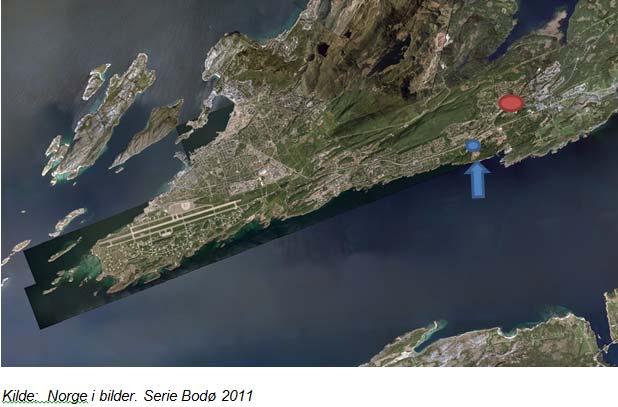 Planområdet ligger på Hunstad ca 9 km øst for Bodø sentrum som vist på ortofoto. Planområdet er markert med blå sirkel. Planområdet grenser til RV 80 som er hovedinnfartsåren til Bodø.