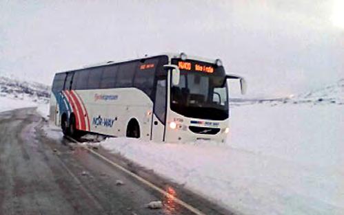 Den 18.01. blir to busser blåst av veien pga. sterk vind og isete veibane. Data: NVE www.xgeo.