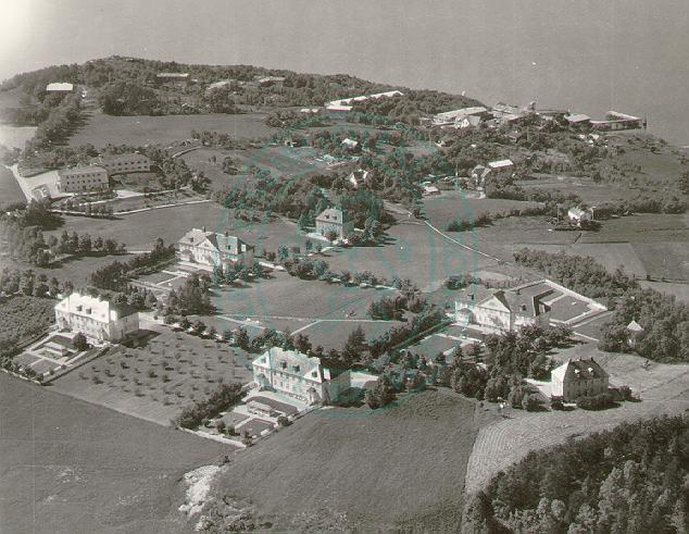 2. Historikk og vernevurdering Illustrasjonen viser delområde i 1949. Foto: Widerøes Flyveselskap og Polarfly AS 2.