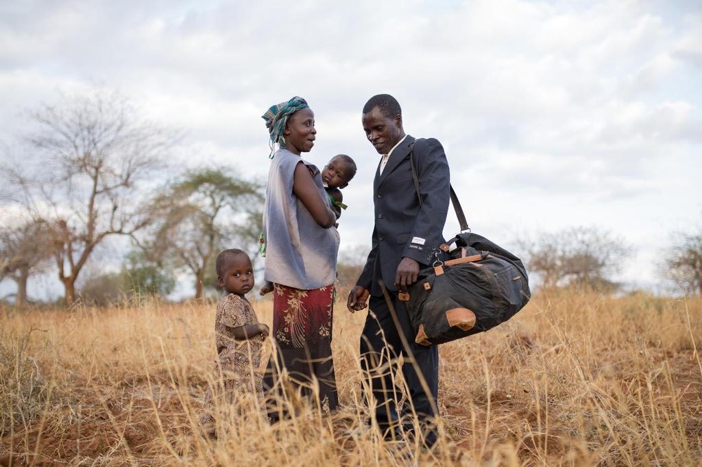 OM FILMEN Mange bekker små kan redde kloden I fem år har filmskaper Julia Dahr fulgt den kenyanske bonden Kisilu og hans familie gjennom oppturer og nedturer.