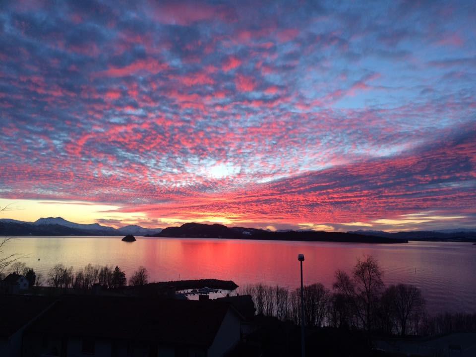 Friske Åfarnes Sjø og fjell. Åpent og luftig. Utsikt og friskhet. Aktivitet og engasjement. Dette er alle assosiasjoner som kan knyttes til Åfarnes.