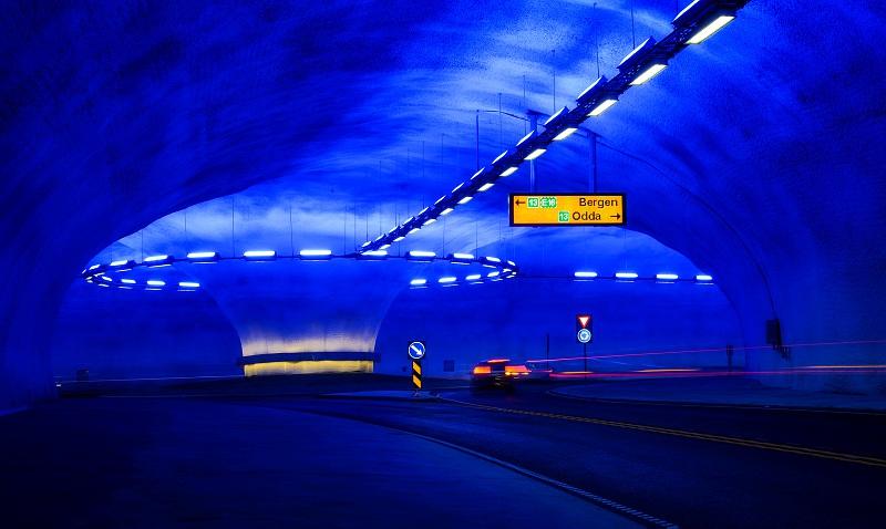 Hardangerbrua. Avstand, innbyrdes: 5m Bruksområde: Belysning tunnel Byggeår : 2008 Dimming: Ja Fjernstyring: Ja Luminansnivå: 1.