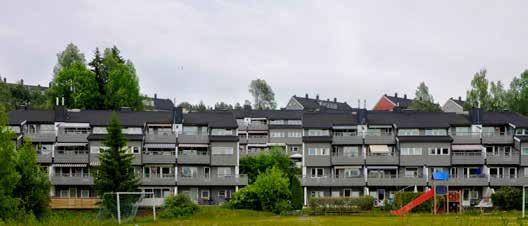 kledning og maling. Rådyrveien Borettslag: Pågående maleriarbeider fra lift.