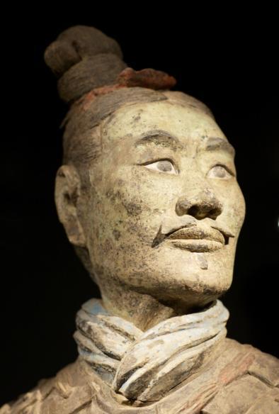 Litt ut på ettermiddagen besøker vi det flotte og meget spennende Shaanxi Historiske Museum som huser en av landets beste samlinger av gamle kulturskatter.