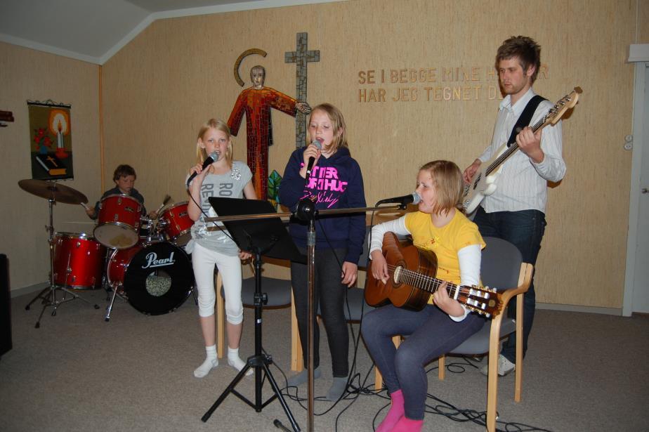 Kirkemusikk Salt & pepper Salt & pepper har deltatt på flere gudstjenester i løpet av året, samt 17. mai og juletrefest.