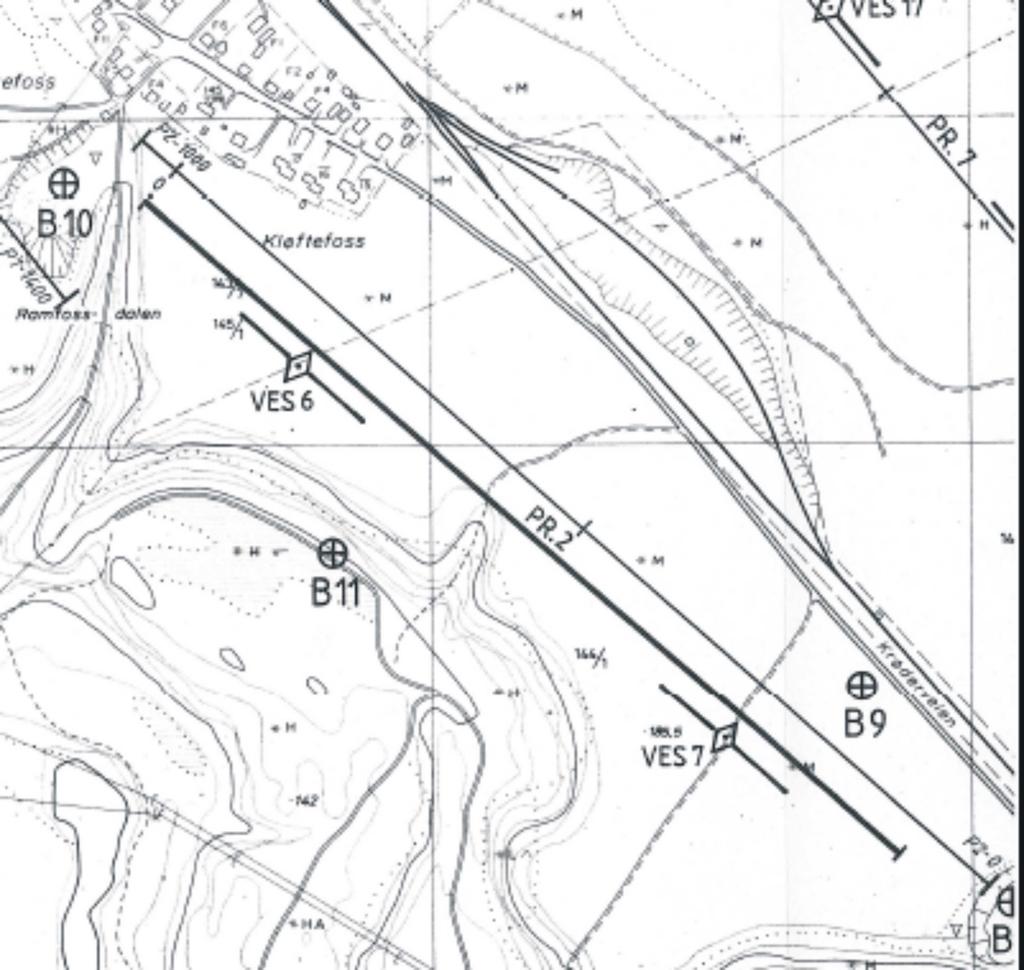 5 I figur 4 er det vist plassering av boringer og geofysiske profil for det aktuelle området Figur 4 Plassering av aktuelle boringer og geofysiske profil (Wolden 1989) I borpunkt B9, på