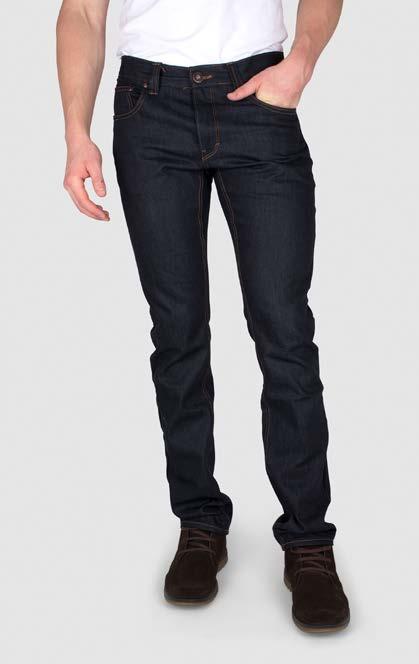 P50 Klassisk jeans i 100 % bomull for optimal komfort. Knapper og nagler med mørk kobber utseende og Dunderdon lærmerket på bukselinningen for det ekte jeans uteseende.