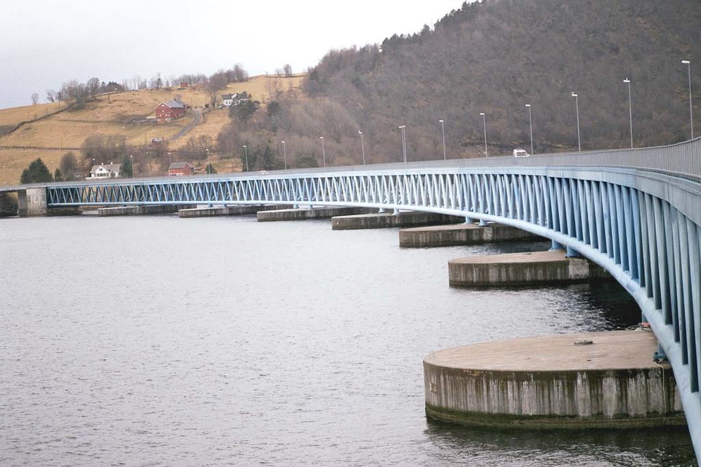 Bergsøysundbrua (seilingshøyde 6 m) Bergsøysundet Flytebru Termisk sprøytet sink Etsprimer 115 + 116 + 117 + Silikon alkyd toppstrøk