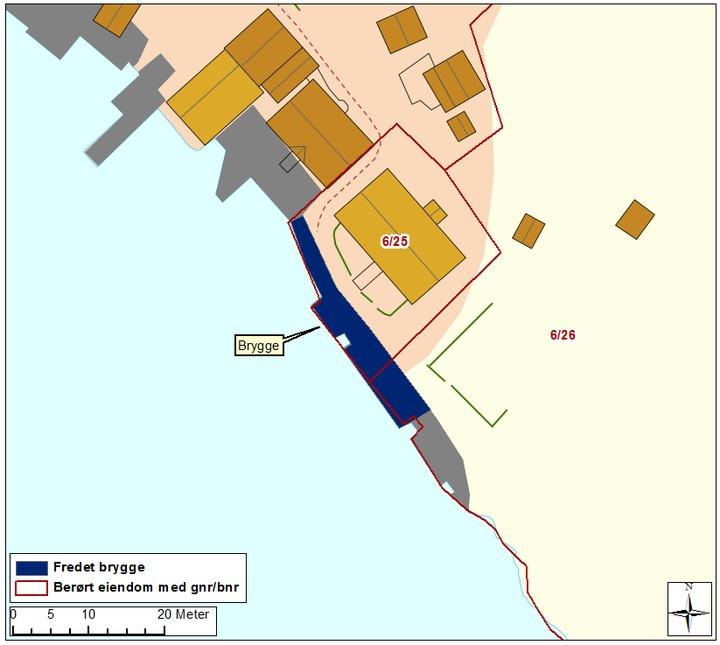 Side 3 BRYGGE Gnr/bnr: 6/25, 6/26 Oppført: 1835-1900 AskeladdenID: 87101-3 Referanse i landsverneplanen: Bygning 8012 Fredning bygning Fredningen omfatter bryggen og inkluderer hovedelementer som