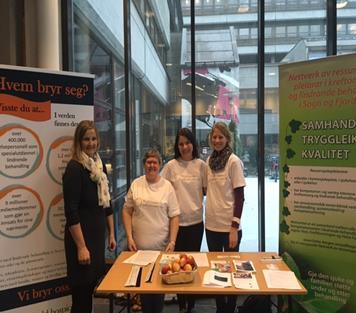 Nettverket blei presentert under ein stand ved Sentralsjukehuset i Førde i anledning markering av World Palliative Day 11.11.16. Standen blei godt besøkt både av pasientar, pårørande og tilsette.