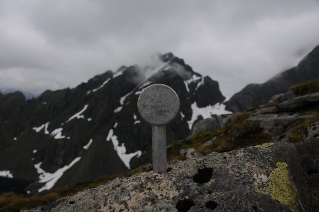 Status for innfallsporter, reiselivsbedrifter og reiselivsstrategi Møysalen nasjonalpark og Møysalen landskapsvernområde Grensemerke i Fiskfjorden.