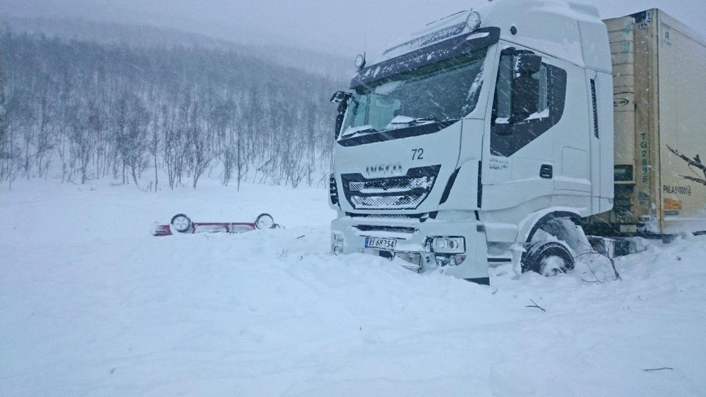 Karakteristiske trekk ved snøskred som rammer vegnettet Skredene er naturlig utløst ---> Labil faregrad, i tid og rom Skredofre befinner seg i en faresone ---> Risiko for redningspersonell og