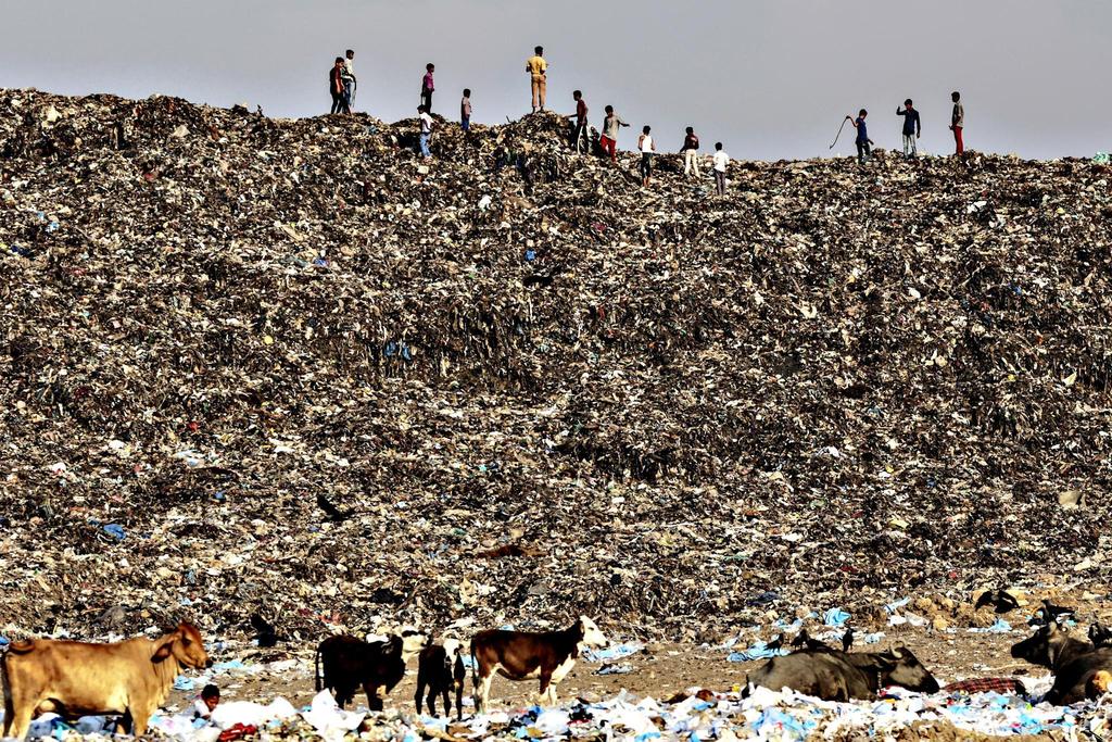 Avfall; både et problem og en ressurs Store helse, klima og miljøutfordringer Nesten 4 mrd.