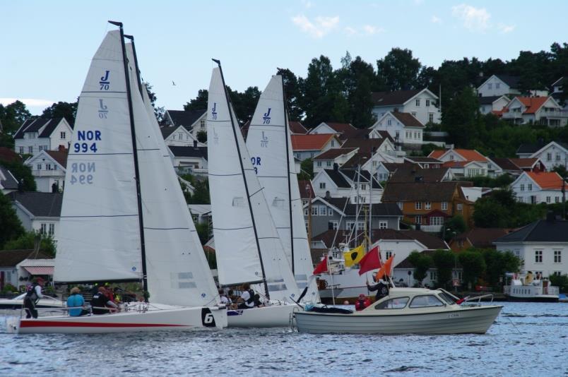 Tre Expresser kjempet lenge side ved side hele veien rundt Tromøya. Andre regatta Flere av foreningens kjølbåtseilere har deltatt i eksterne regattaer.