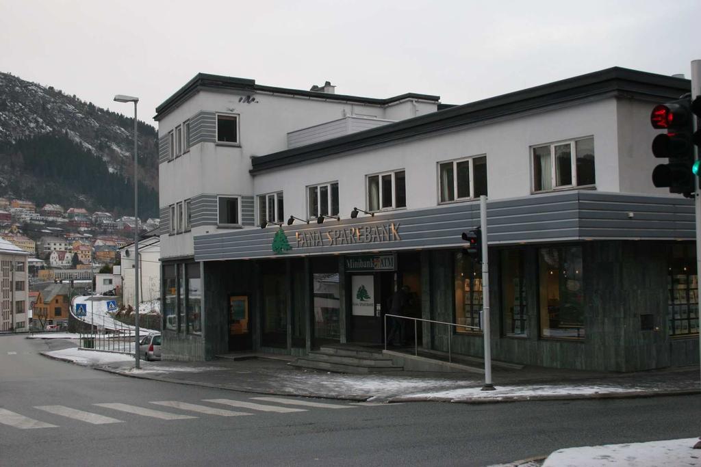 Storetveitveien 5 Storetveitveien 5, (13/193), "Fanahallen", ble oppført i 1935 tegnet av arkitekt Johan