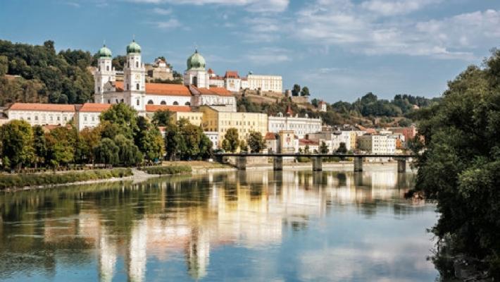 I den flotte byen Passau møtes elvene Donau, Inn og Ilz. Skilift Grainet (14.