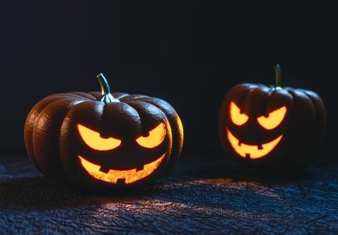 Les Halloween Superstitions s: 53. 2. Hva slags overtro kjenner du til? Velg en og finn ut mer om den.