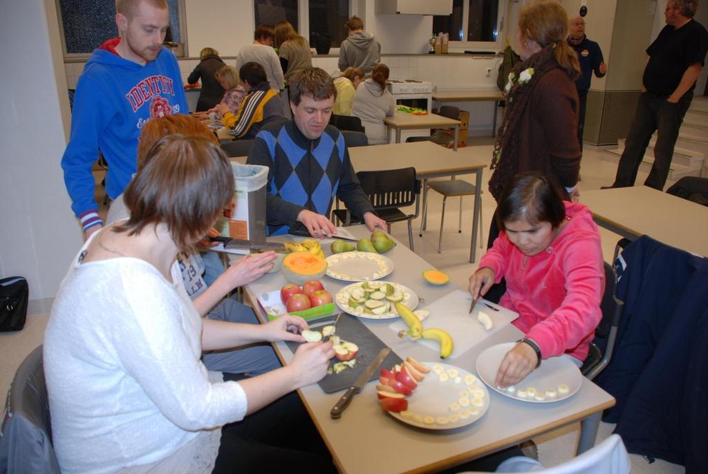 Et kostholdsprosjekt var også et av målene for prosjektet. Vi gjennomførte høsten 2012 et kurs i matlaging på Rødskog Skole, med vekt på sunne retter, som alle kunne lage hjemme.