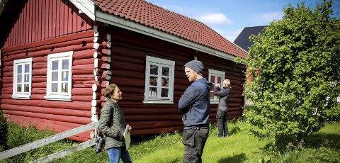 Her har tida stått stille: Jeg har et ønske om å produsere noe med de ressursene jeg har Vil bevare: Øystein Vassengen (midten) er en av mange gårdeiere i det utvalgte kulturlandskapet i Nannestad