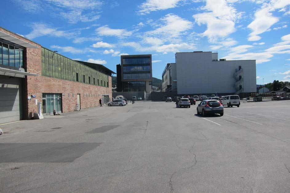 Parkeringsarealet Dagens parkeringsareal Dagens parkeringsareal er en åpen plass uten visuell avgrensning mot Industrigata.