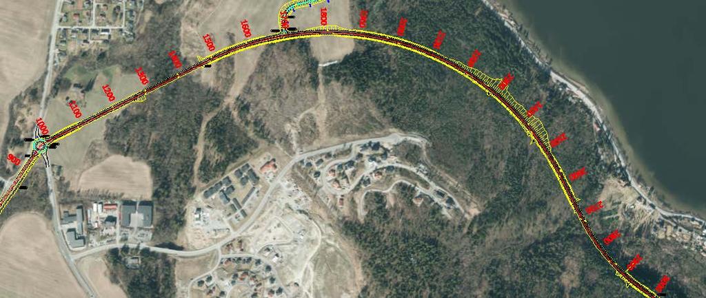 Lollandkrysset Gorbu Knivåsen Figur 9: Alternativ C fra profil 1000-3000 Det er planlagt en bru fra profil 1300 til 1495. Området har avsetninger av leire og silt.