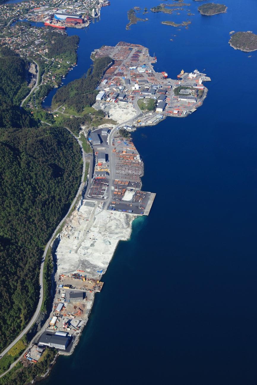 Fjord Base 2013 Disponibelt areal 728 000 m² Planert utleieareal 528 000 m² Vegar, kaier,
