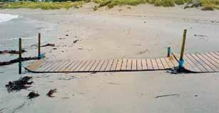 Trematter Jæren Friluftsråd har på grunn av vind og sandflukt problemer med å holde Mobimattene frie for sand.