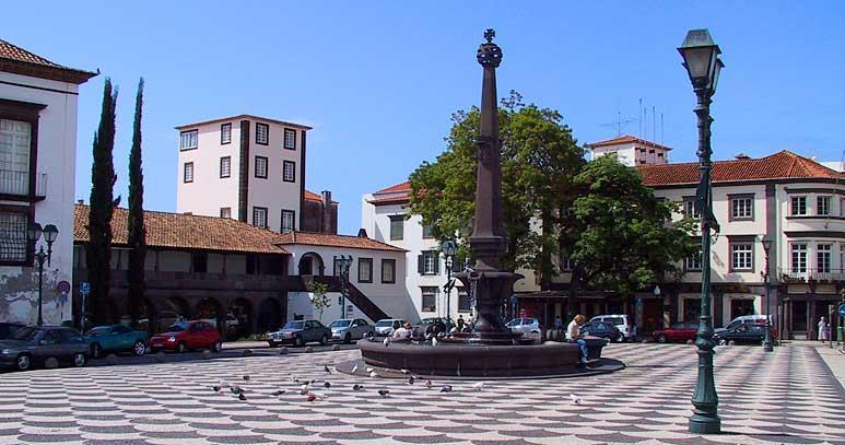 DAG 2 - BYVANDRING I FUNCHAL Finn frem gode sko, for i dag blir det byvandring i Madeiras lille hovedstad.