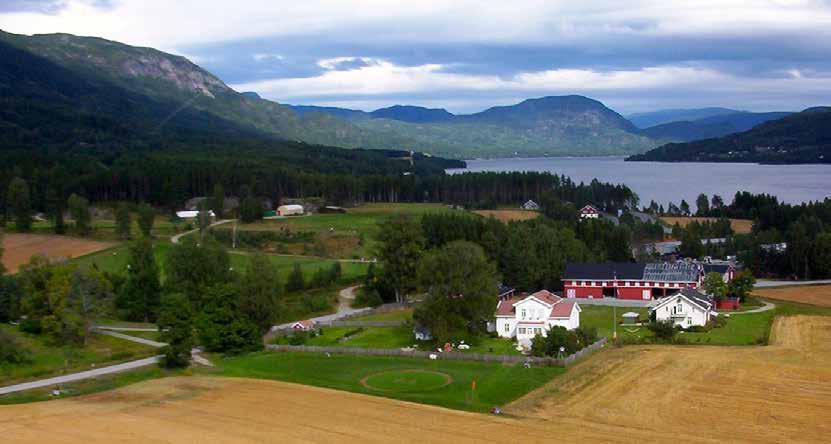 Om oss Vi ønsker dere velkommen til å nyte den vakre naturen sammen med oss - hele året!