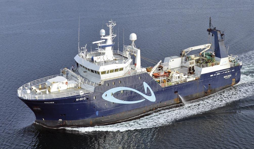 Mteril og metode.1 Frtøy og redskp Forsøkene ble gjennomført ombord på tråleren Molnes (66,8m LOA) bygd i 1998 ved Brttvg Skipsverft AS (Figur ). Det ble benyttet en dobbelttrål under fiske.