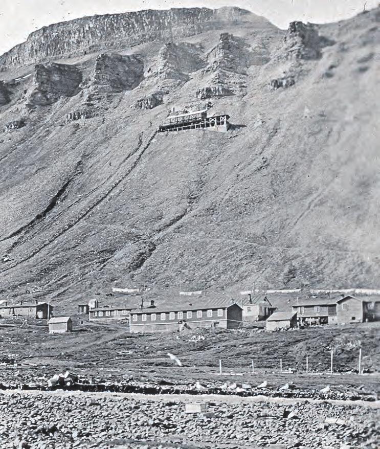 utfordringer. Natt til 3. januar 1920 inntraff en kullstøveksplosjon i gruve 1a som krevde 26 menneskeliv. Dette er den største gruveulykken som har funnet sted på Svalbard.
