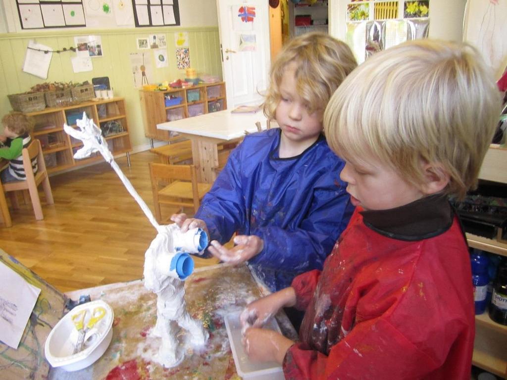 Barn født i 2006: Miró lagde ikke basseng med jordbærsaft, men det gjorde jeg!