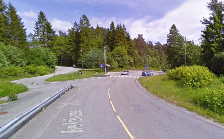 Foto mot øst. Google maps. Planlagt hovedrute for sykkel i Fyllingsdalen går blant annet langs Straumevegen sør for planområdet (Sykkelstrategi for Bergen 2010-2019).