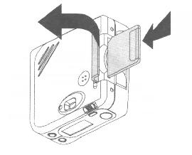 Figur 2: Sette inn minnekort 1. Slå av kameraet. 2. Åpne lokket på kameraets høyre side. 3. Skyv minnekortet i rennen. Obs! Unngå hver kontakt med kontaktene på minnekortet. N 2.