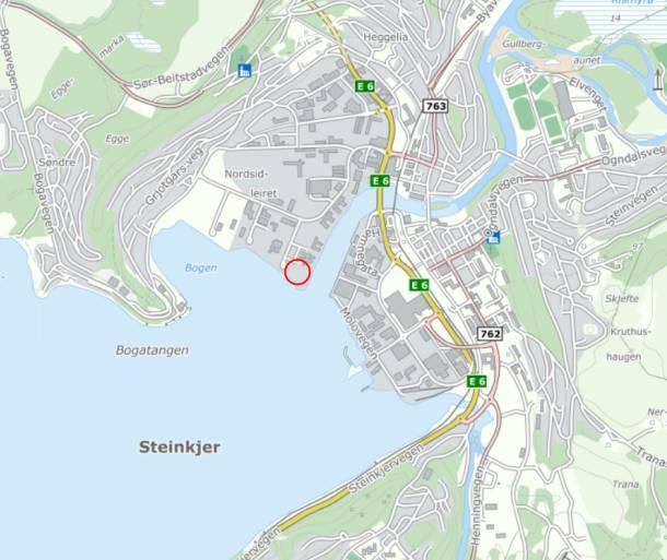 Tomteområde ligger lengst sør på Nordsileiret, arealet begrenses av elvekant, sjøkant, Seilmakergata og eksisterende Steinkjer sykeheim. 3.