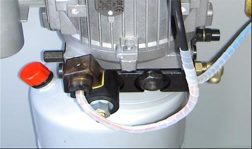 Sjekk kondensator Sjekk el.tilkoblinger og kabelsko, sikringer NB 16 Amp Treg sikring Motor slurrer Bukken vil ikke løfte Hydraulikkoljen sirkulerer tilbake til tank.