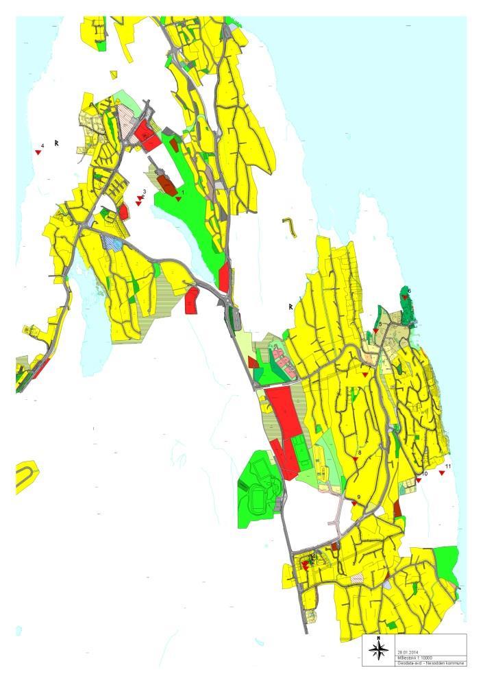 Figur 1. Kartutsnitt som viser deler av byggesonen (gult) på nordre del av Nesodden. Pilen angir Røerveien (RV 152) 9, 13, 17 og 21. Disse eiendommene ble ikke sjekket i dette prosjektet.