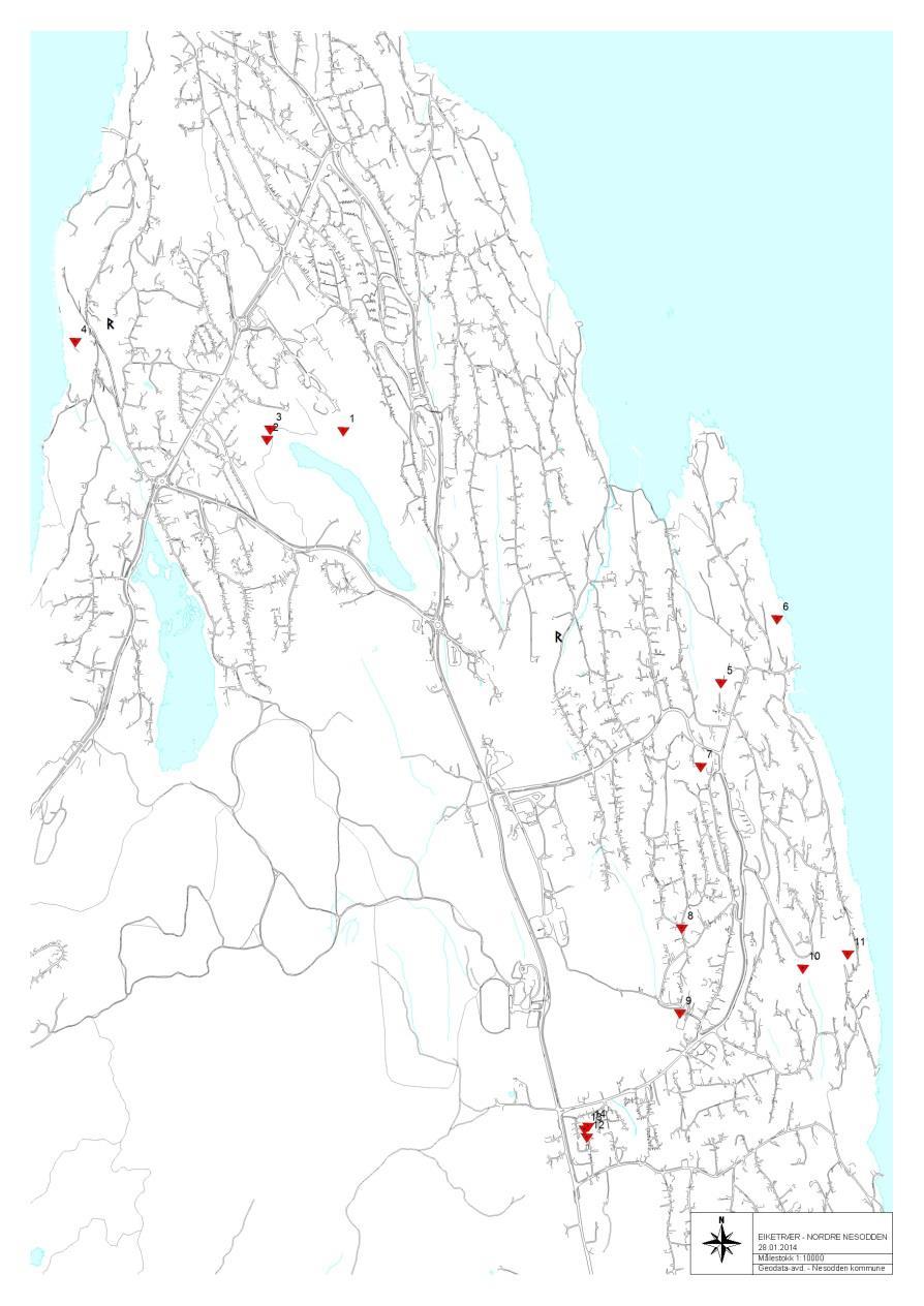 Figur 2. Plassering av eiker registrert i Artskart (røde punkter) på nordre delen av Nesodden. Pilen angir forekomst av et tre i Promenadebakken 9 som ikke ble sjekket i denne undersøkelsen.