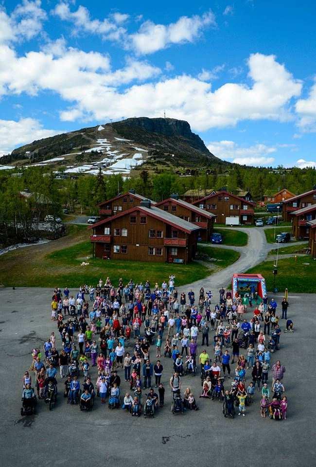 5 Deltakere: Under HBF Camp 2014 deltok 344 personer, 88 funksjonshemmede barn og ungdom, 79 søsken, 163 foreldre/besteforeldre, og 14 assistenter.