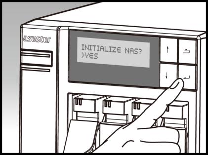 Bruk " "-knappen på høyre side av LCD-skjermen for å bekrefte at du ø nsker å initialisere NAS-en.