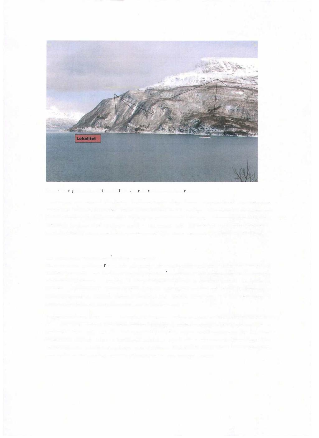 Terrasulr Figur 3: Viser fjellsiden langs Strupebukta Sør. Terrasser og langsgående arr er vist.