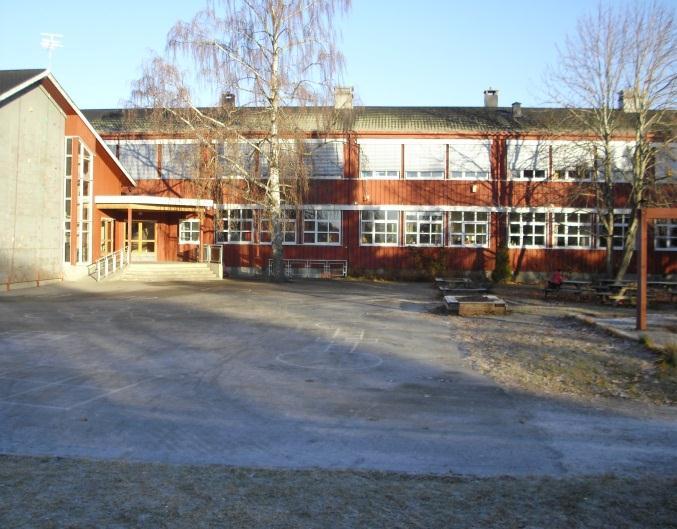 3 1) Innledning: Sandvollan er et lite tettsted i Inderøy kommune. Vi har egen kommunal barnehage med ca. 50 plasser og egen grunnskole med ca. 120 elever.