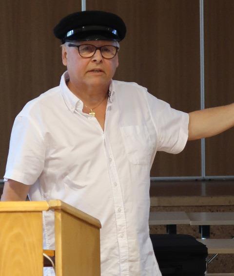 Foredraget forberedt i 67 år Vokst opp i le av de 7 søstre på Helgelandskysten, har gitt foredragsholderen inspirasjon til å proklamere dikt av Petter Dass.
