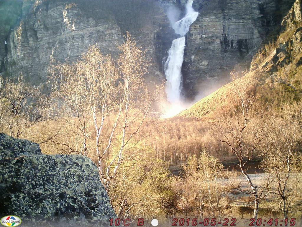 For å evaluere fossens inntrykksstyrke ved ulike vannføringer har Kvænangen Kraftverk fotografert fossen