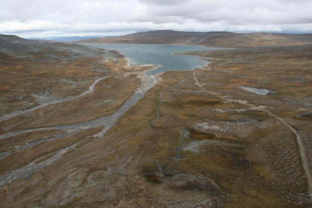 Kvænangen Kraftverk AS 48 Lássajávri Vi er ikke kjent med at det foregår erosjon av betydning i magasinet.